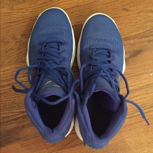 blue nike basketball hyperdunks